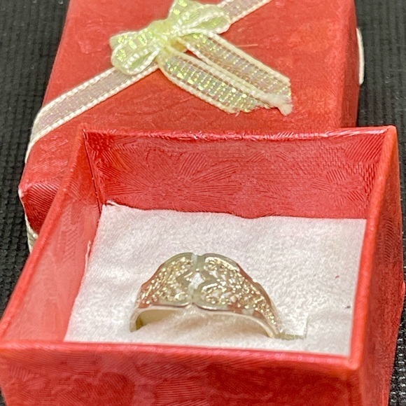 NIB! Elegant 925 Sterling Silver Women's Ring 9 Gift Box Included Heart - Picture 1 of 8